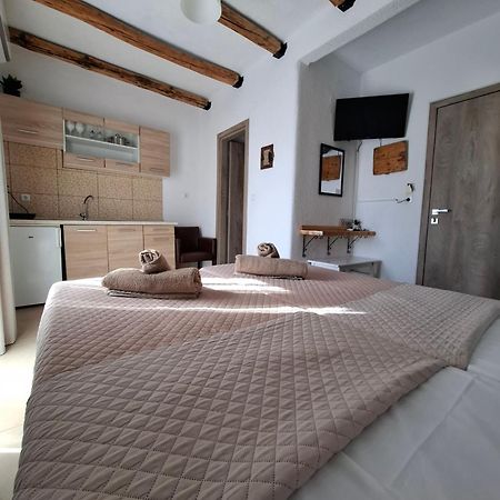 Mariza Apartments -studios Hanioti Esterno foto