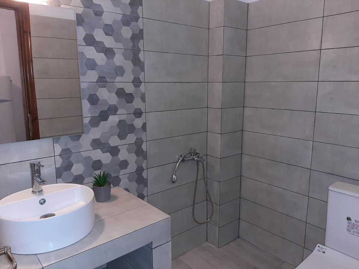 Mariza Apartments -studios Hanioti Esterno foto